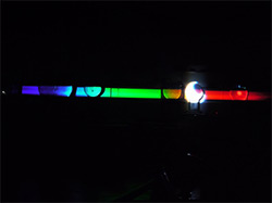 太陽光スペクトルの様子（京都大学天文台提供）